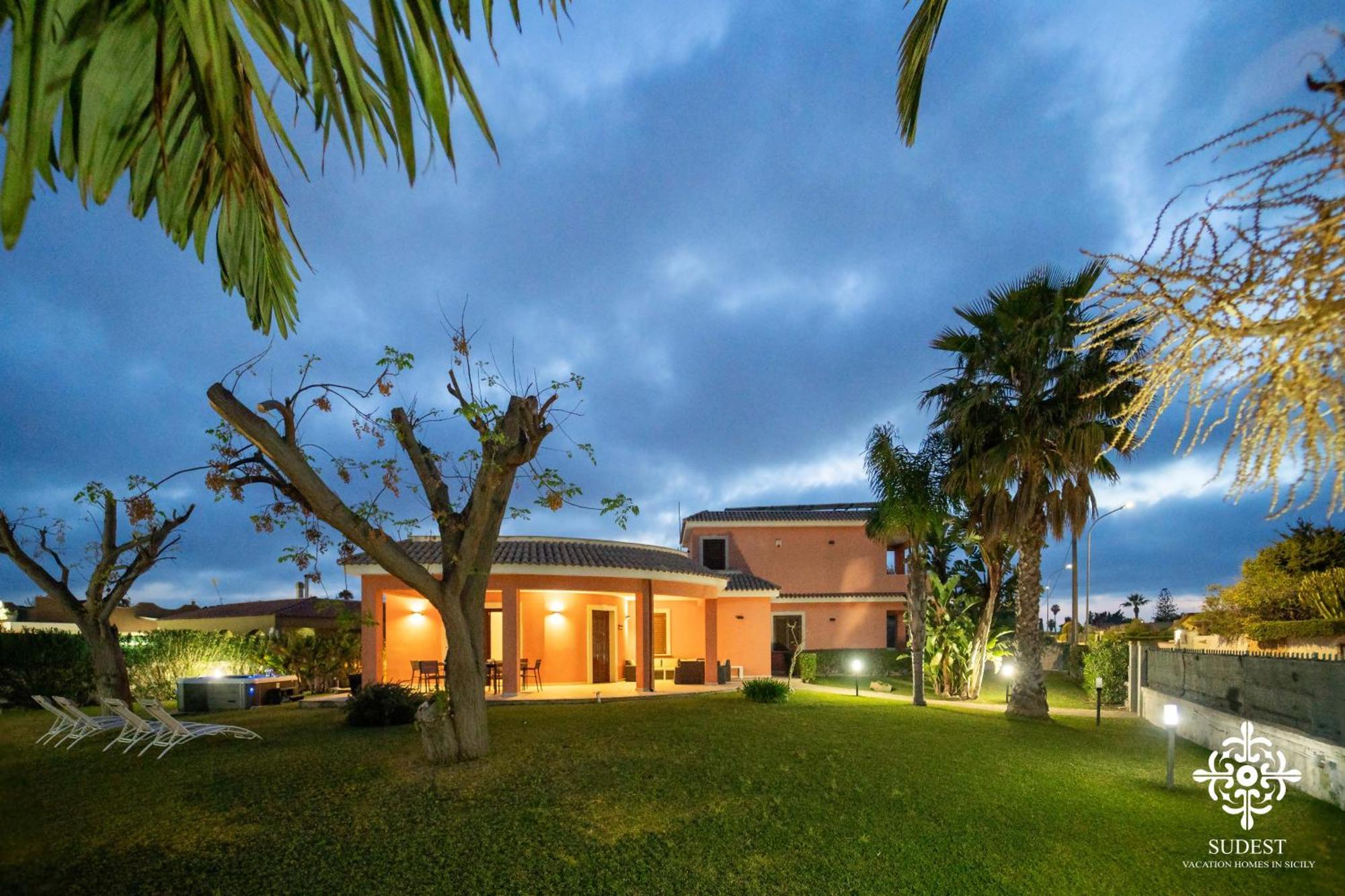 Villa Seaside - Beach Retreat With Jacuzzi Siraküza Dış mekan fotoğraf